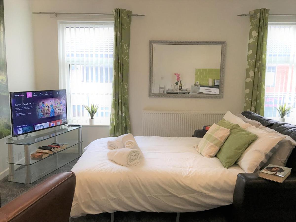 Restful 1-Bedroom Flat In St Helens St Helens  Exterior photo